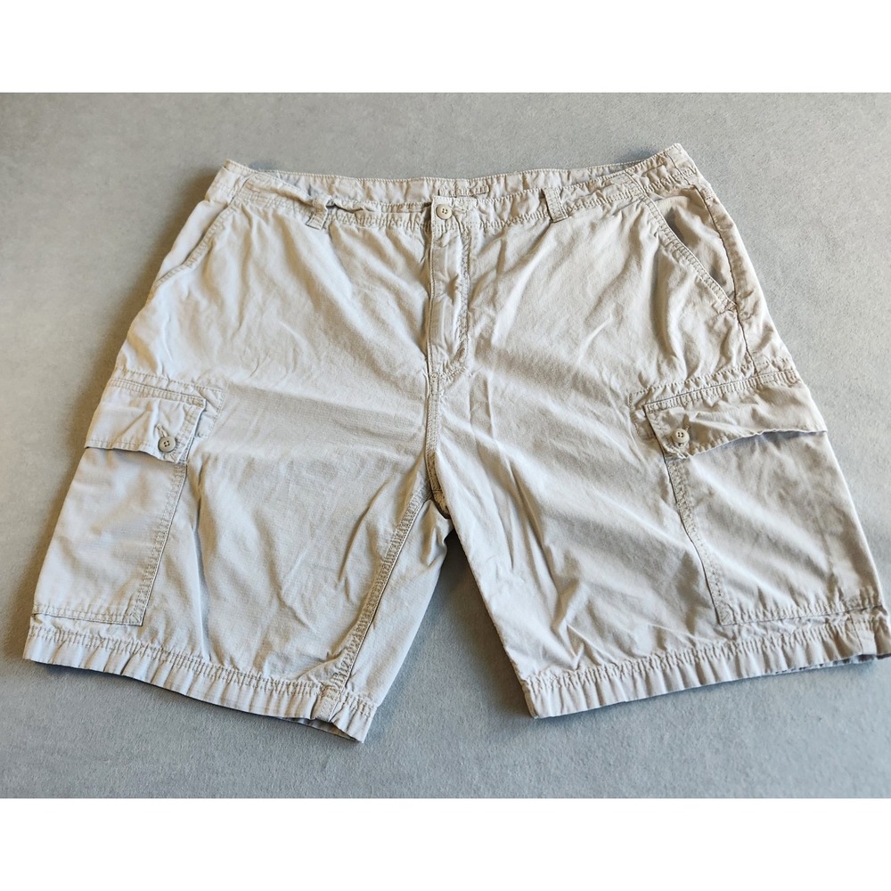 Nautica Men's Beige Cargo Shorts. Size 42. 6 Pockets Zip Fly Pre Owned